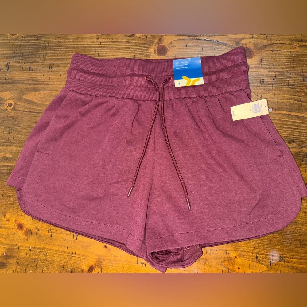 NWT Old Navy Active Women's Athletic Shorts in Maroon‎
